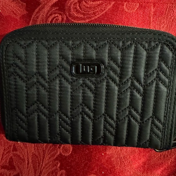 Lug Rodeo Wristlet Wallet Zip Around Quilted Black 6”x4” - Picture 2 of 6